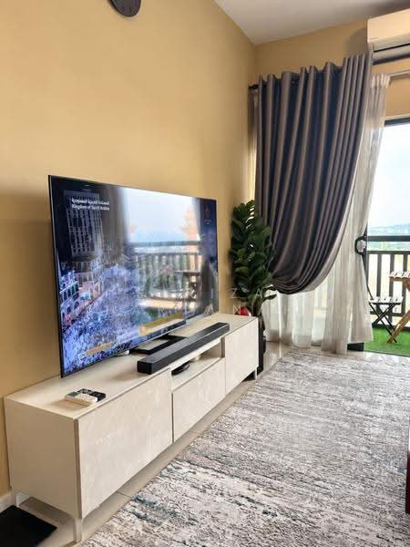 Kediaman Servis untuk Dijual di Suria Residence - Sariza Hartanah - Living Room - PropertyGuru.com.my