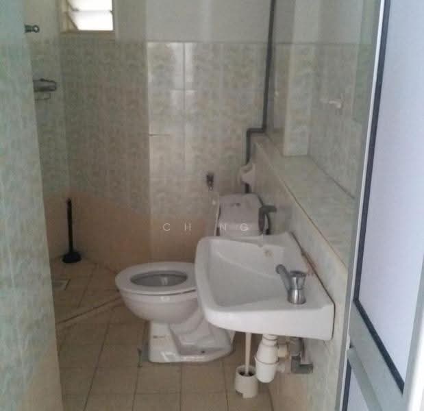 Kondominium untuk Dijual di Menara Menjalara - CH Ng - Bathroom - PropertyGuru.com.my