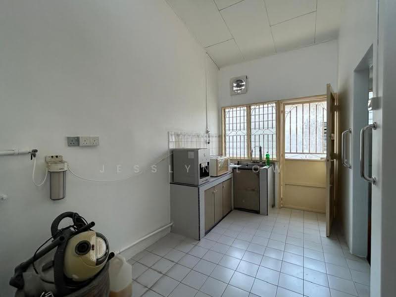 1-storey Terraced House for Rent in Taman Seri Krubong (Krubong) - Jesslyn Low - Kitchen - PropertyGuru.com.my