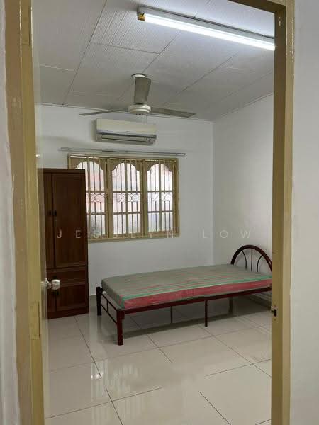 1-storey Terraced House for Rent in Taman Seri Krubong (Krubong) - Jesslyn Low - Bedroom - PropertyGuru.com.my