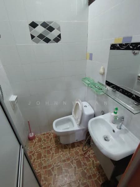 2-storey Terraced House for Sale in Taman Desa Tebrau (Tebrau) - Johnny Tan - Bathroom - PropertyGuru.com.my