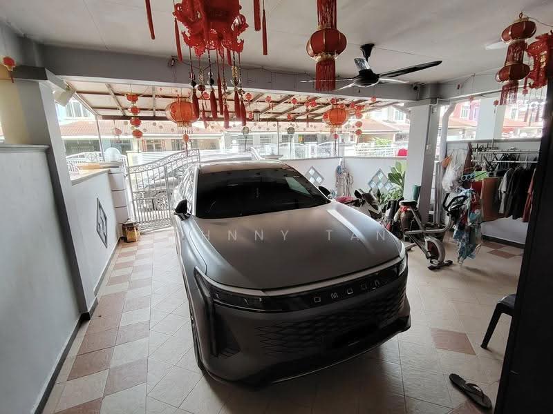 2-storey Terraced House for Sale in Taman Desa Tebrau (Tebrau) - Johnny Tan - Car Park - PropertyGuru.com.my