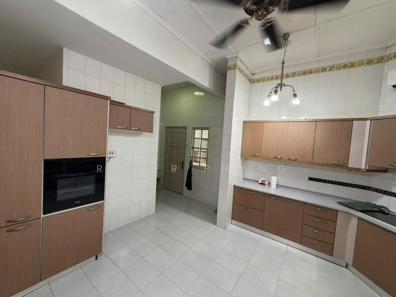 Rumah Banglo untuk Disewa di Usj 5 (Subang Jaya) - Roger Phang - Kitchen - PropertyGuru.com.my