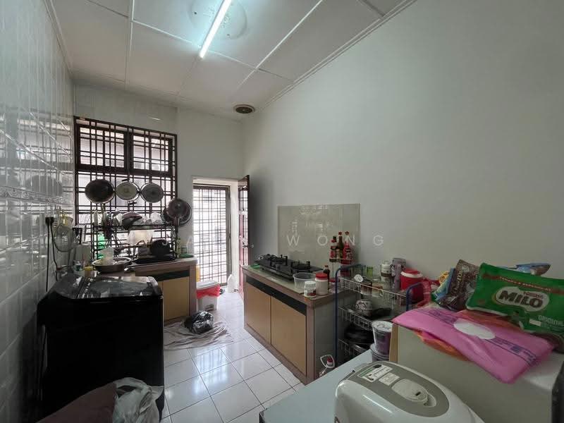 1-storey Terraced House for Sale in Taman Molek (Johor Bahru) - Jack Wong - Kitchen - PropertyGuru.com.my