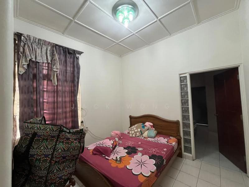 1-storey Terraced House for Sale in Taman Molek (Johor Bahru) - Jack Wong - Bedroom - PropertyGuru.com.my