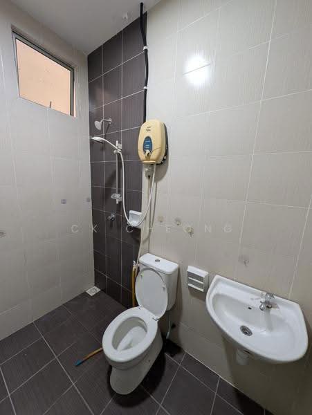 Rumah Teres 2-Tingkat untuk Disewa di Seksyen 33 (Shah Alam) - CK Cheong - Bathroom - PropertyGuru.com.my
