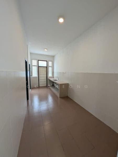 Rumah Teres 2-Tingkat untuk Disewa di Seksyen 33 (Shah Alam) - CK Cheong - Kitchen - PropertyGuru.com.my