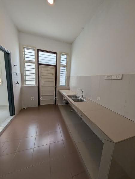 Rumah Teres 2-Tingkat untuk Disewa di Seksyen 33 (Shah Alam) - CK Cheong - Kitchen - PropertyGuru.com.my