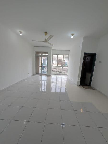 Rumah Teres 2-Tingkat untuk Disewa di Seksyen 33 (Shah Alam) - CK Cheong - Living Room - PropertyGuru.com.my