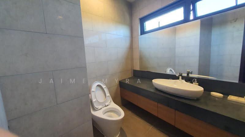 Condominium for Rent at Harrington Suites - Jaime Myra Tong - Bathroom - PropertyGuru.com.my