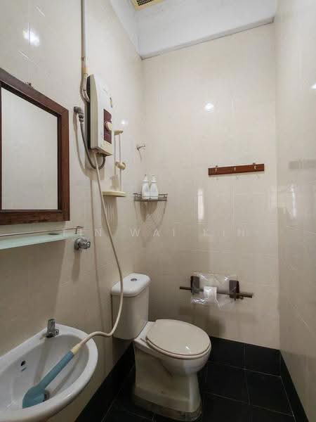 Rumah Teres 2-Tingkat untuk Dijual di Kampung Limbongan (Klebang) - Tin Wai Kin - Bathroom - PropertyGuru.com.my