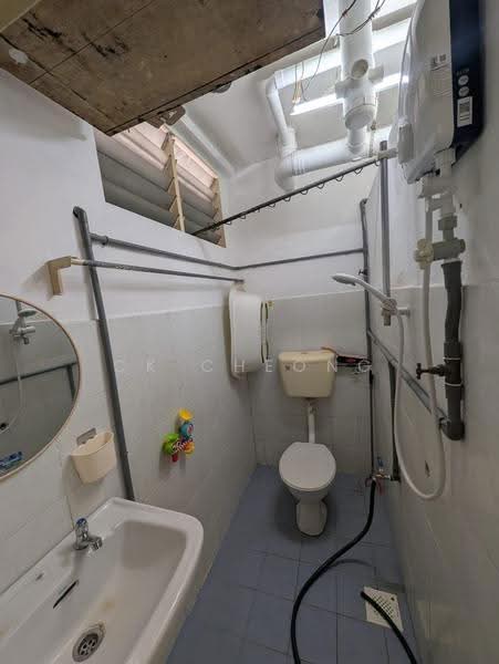 Pangsapuri untuk Disewa di PPR Raya Permai - CK Cheong - Bathroom - PropertyGuru.com.my