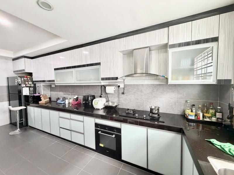 3-storey Terraced House for Sale in Taman Suria (Johor Bahru) - Glenn Woo - Kitchen - PropertyGuru.com.my