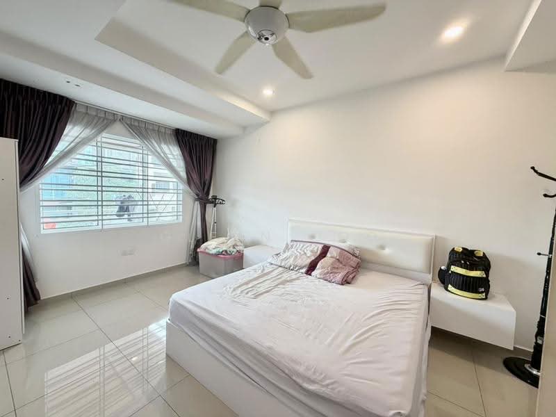 3-storey Terraced House for Sale in Taman Suria (Johor Bahru) - Glenn Woo - Bedroom - PropertyGuru.com.my