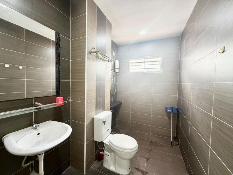 3-storey Terraced House for Sale in Taman Suria (Johor Bahru) - Glenn Woo - Bathroom - PropertyGuru.com.my