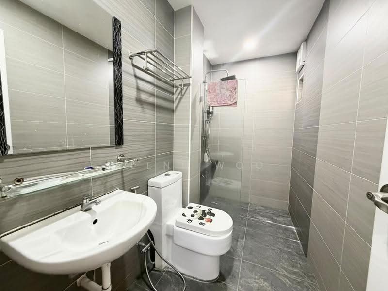 3-storey Terraced House for Sale in Taman Suria (Johor Bahru) - Glenn Woo - Bathroom - PropertyGuru.com.my