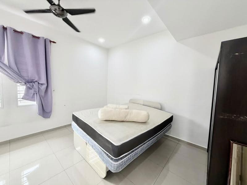 3-storey Terraced House for Sale in Taman Suria (Johor Bahru) - Glenn Woo - Bedroom - PropertyGuru.com.my