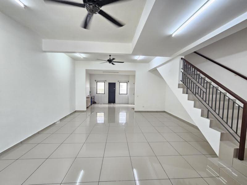 2-storey Terraced House for Rent in Bandar Rimbayu (Telok Panglima Garang) - Leon Goh - Living Room - PropertyGuru.com.my