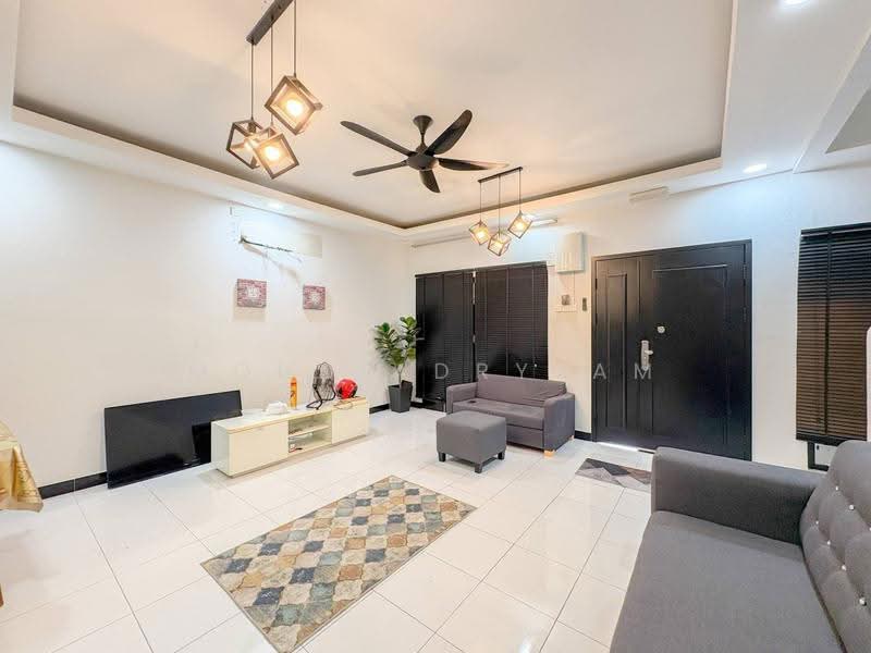 Rumah Teres 2-Tingkat untuk Dijual di Seksyen 33 (Shah Alam) - Mohd Adryzam - Living Room - PropertyGuru.com.my