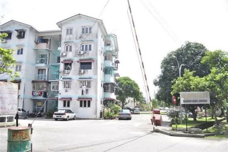 Pangsapuri untuk Dijual di Gladden Court - Kent Yeo - Exterior - PropertyGuru.com.my