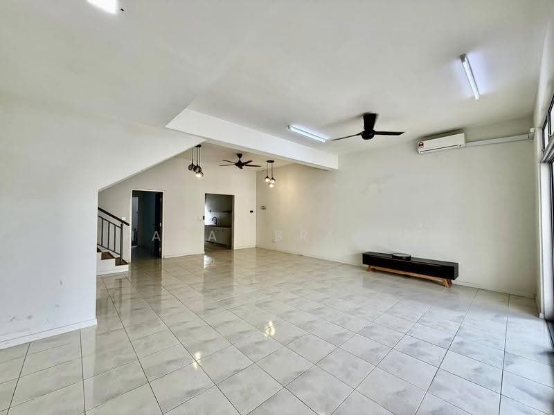 Rumah Teres 2-Tingkat untuk Dijual di Serene Heights (Semenyih) - Hawa Ibrahim - Living Room - PropertyGuru.com.my