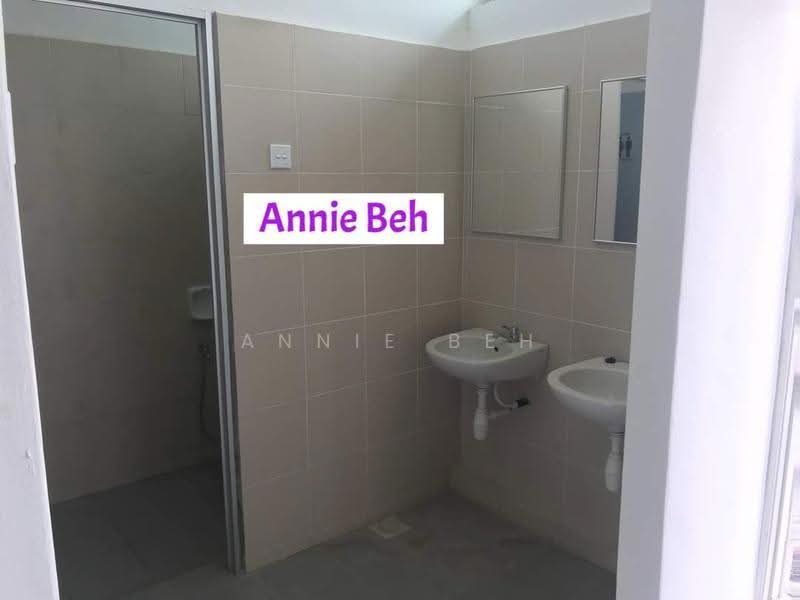 Terrace Factory for Sale in Batu Kawan (Penang) - Annie Beh - Bathroom - PropertyGuru.com.my