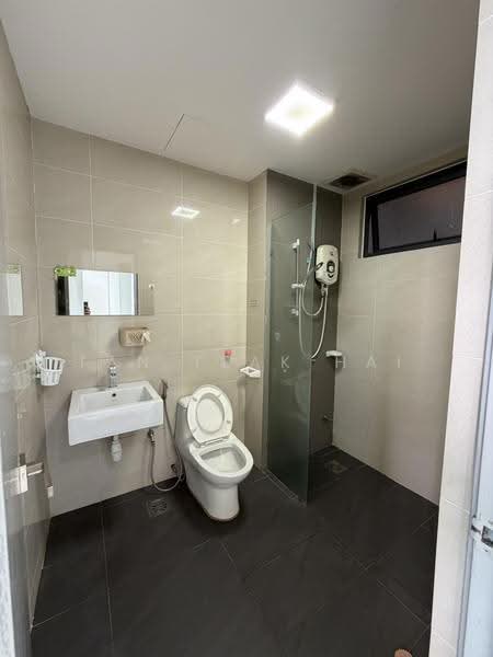 Kondominium untuk Dijual di The Raffles Suites - Tan Teak Hai - Bathroom - PropertyGuru.com.my