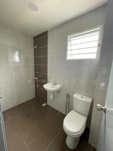Rumah Teres untuk Disewa di Banting (Selangor) - Muhammad Amerul - Bathroom - PropertyGuru.com.my