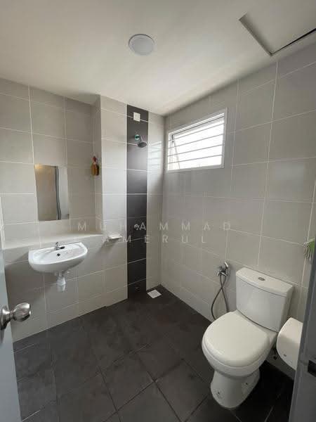 Rumah Teres untuk Disewa di Banting (Selangor) - Muhammad Amerul - Bathroom - PropertyGuru.com.my