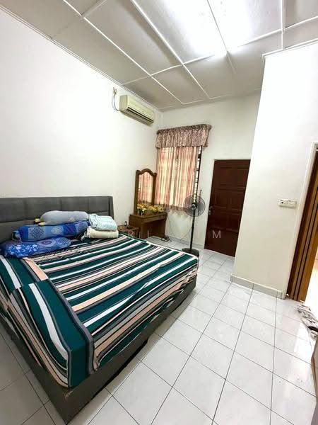 1-storey Terraced House for Sale in Taman Molek (Johor Bahru) - Karl Lim - Bedroom - PropertyGuru.com.my