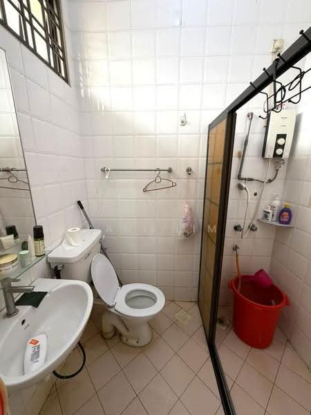 1-storey Terraced House for Sale in Taman Molek (Johor Bahru) - Karl Lim - Bathroom - PropertyGuru.com.my