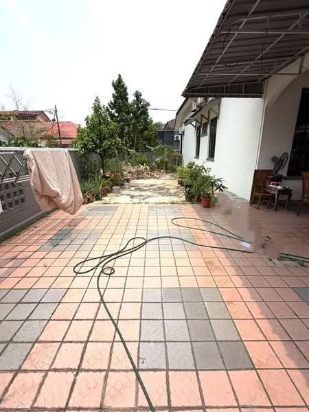1-storey Terraced House for Sale in Taman Molek (Johor Bahru) - Karl Lim - Exterior - PropertyGuru.com.my
