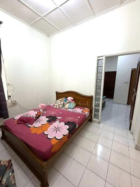 1-storey Terraced House for Sale in Taman Molek (Johor Bahru) - Karl Lim - Bedroom - PropertyGuru.com.my
