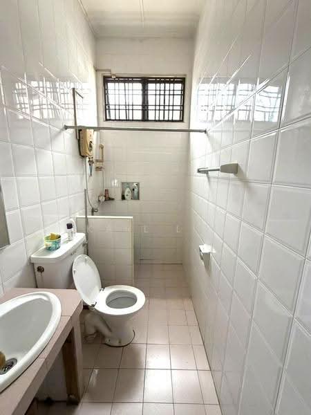 1-storey Terraced House for Sale in Taman Molek (Johor Bahru) - Karl Lim - Bathroom - PropertyGuru.com.my