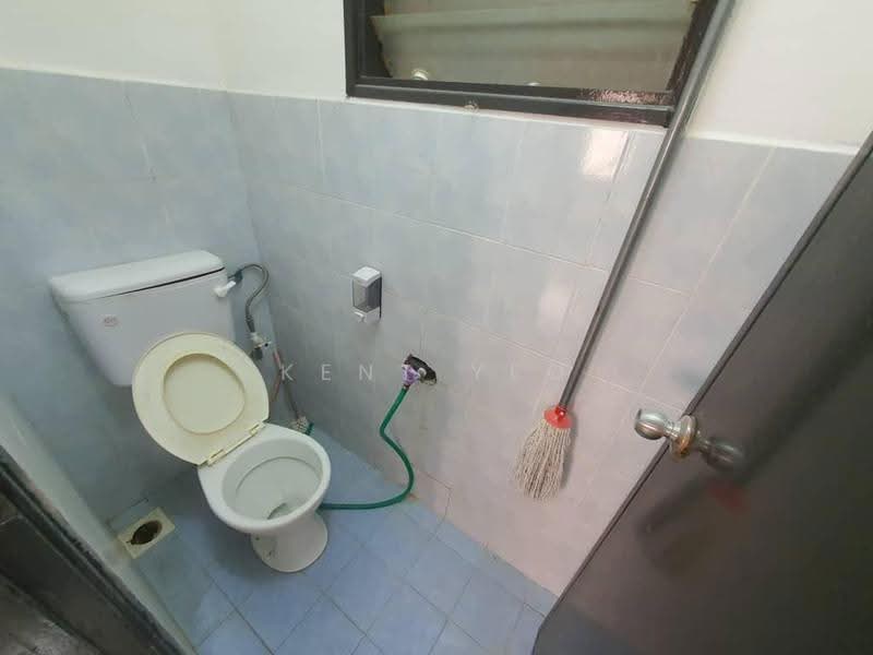 Apartment for Sale at Pangsapuri Puteri 1 - Kent Yeo - Bathroom - PropertyGuru.com.my