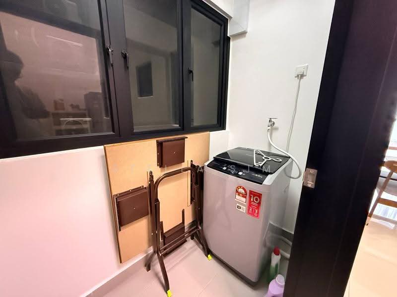 Kediaman Servis untuk Disewa di Veranda Residence - Stella Sim - Balcony - PropertyGuru.com.my