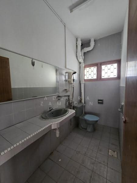 2-storey Terraced House for Sale in Bangsar Baru (Bangsar) - Adzura Zamedin - Bathroom - PropertyGuru.com.my