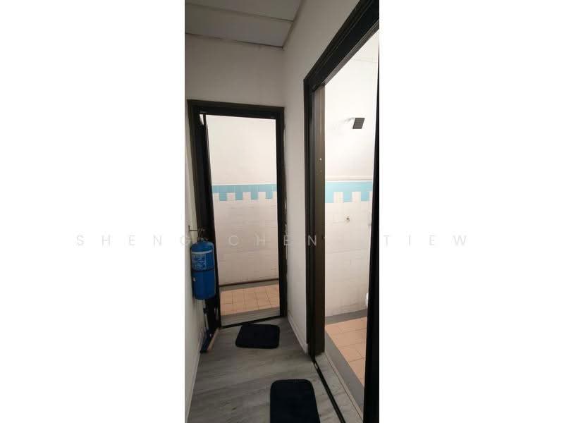 Kedai untuk Disewa di Taman Molek (Johor Bahru) - Sheng Cheng Tiew - Bathroom - PropertyGuru.com.my