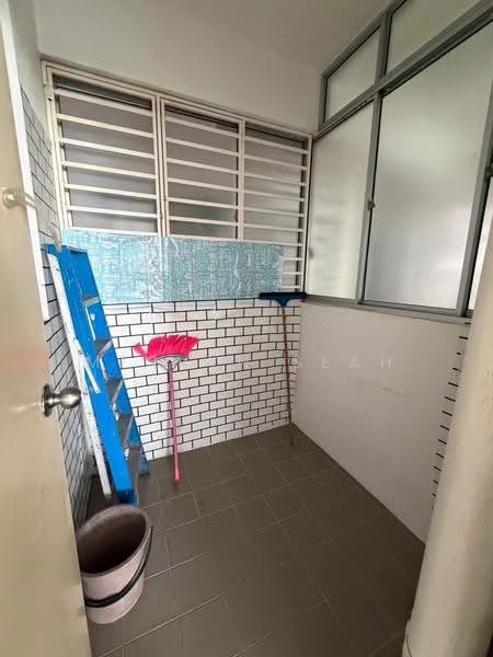 Apartment for Sale at Idaman Lavender 3 - Mervyn Seah - Balcony - PropertyGuru.com.my
