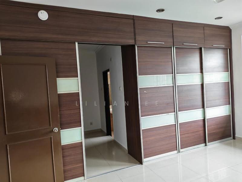 2-storey Terraced House for Rent in Putra Heights (Subang Jaya) - Lilian Ee - Master Room Built-in Wardrobe - PropertyGuru.com.my