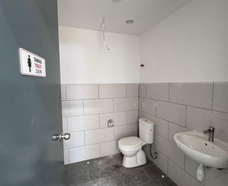 Factory for Rent in NCT Smart Industrial Park (Sepang) - Tommy Liew - Bathroom - PropertyGuru.com.my