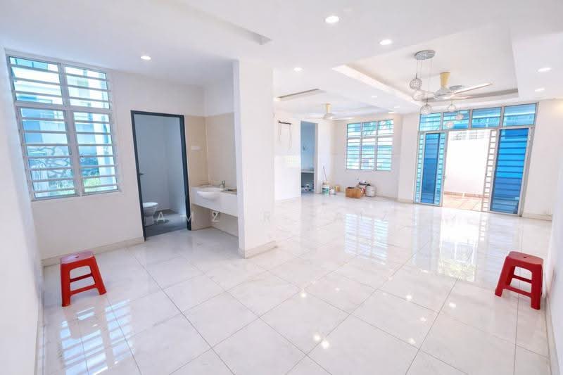 Semi-Detached House for Sale in Saujana Villa (Kajang) - Amzar Faiz - PropertyGuru.com.my