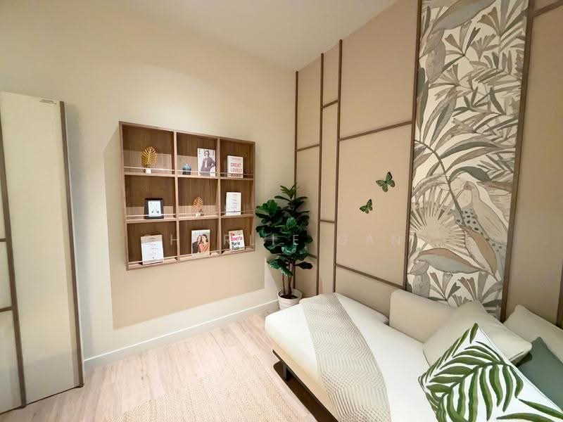 Service Residence for Sale at Alora Residences @ Avenue 25 Subang Jaya - Charlie Gan - Study - PropertyGuru.com.my