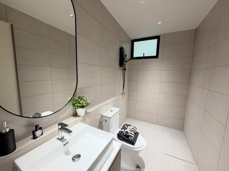 Service Residence for Sale at Alora Residences @ Avenue 25 Subang Jaya - Charlie Gan - Bathroom - PropertyGuru.com.my