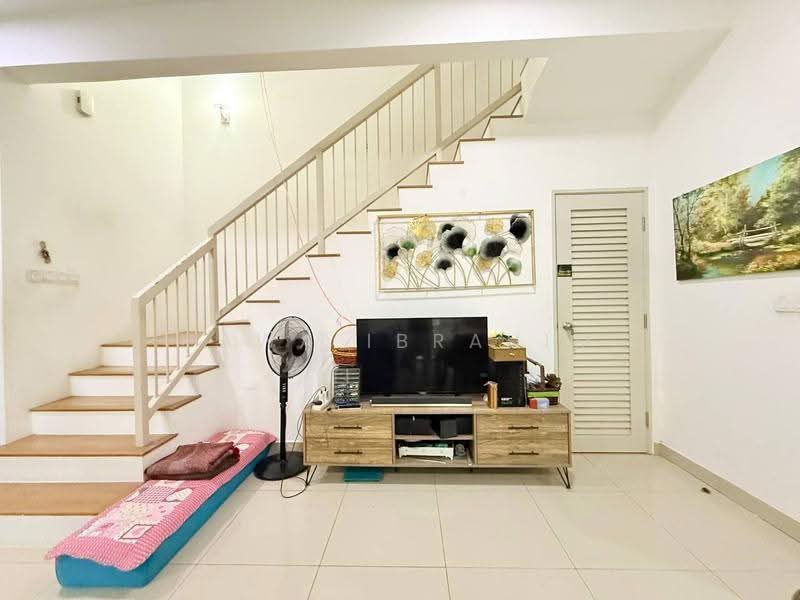 Rumah Teres 2-Tingkat untuk Dijual di Kota Seriemas (Nilai) - Hawa Ibrahim - Living Room - PropertyGuru.com.my
