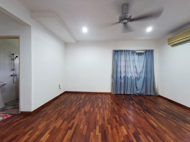 Bungalow House for Sale in Taman Overseas Union (Taman Oug) (Jalan Klang Lama (Old Klang Road)) - Wing Lam - Bathroom - PropertyGuru.com.my