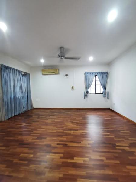 Bungalow House for Sale in Taman Overseas Union (Taman Oug) (Jalan Klang Lama (Old Klang Road)) - Wing Lam - Living Room - PropertyGuru.com.my