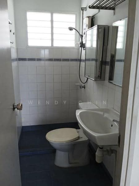 Pangsapuri untuk Dijual di Akasia Apartment - Wendy Chin - Bathroom - PropertyGuru.com.my