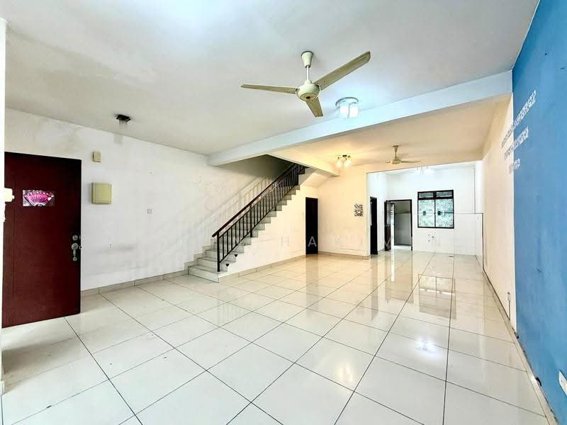 Rumah Teres untuk Dijual di Bandar Puteri Klang (Klang) - Nazrin Hakimin - Living Room - PropertyGuru.com.my