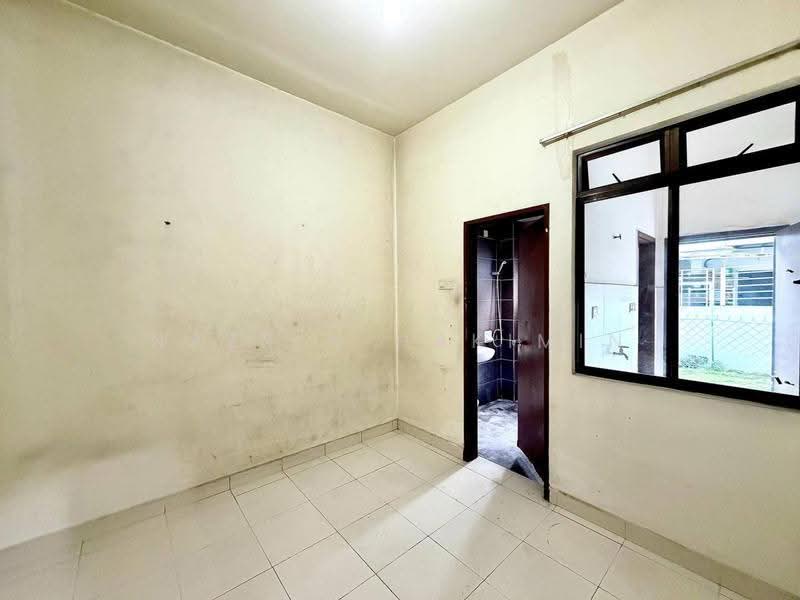 Rumah Teres untuk Dijual di Bandar Puteri Klang (Klang) - Nazrin Hakimin - Bathroom - PropertyGuru.com.my